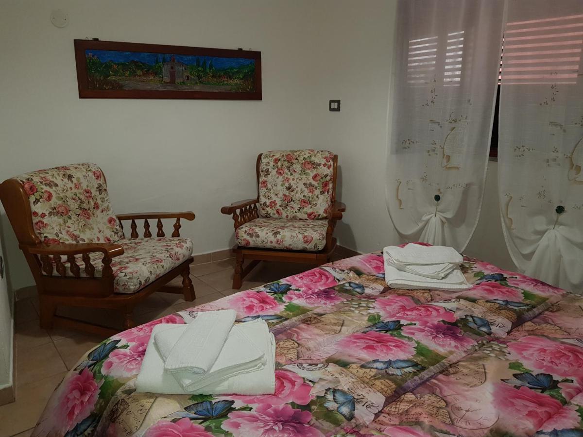 بوسا B&B Da Antonella المظهر الخارجي الصورة